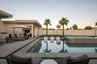 Platinum @Elemento49 Pool Pickleball Sleeps 18 - 2