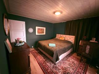 Entire spacious 6 persons house with a secret Forest Garden - 8