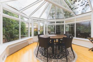 Luxury 3BDR Home w Garden and Parking West London - 9