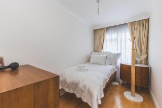 Luxury 3BDR Home w Garden and Parking West London - 5