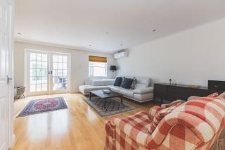 Luxury 3BDR Home w Garden and Parking West London - 3