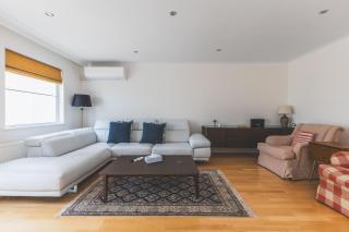 Luxury 3BDR Home w Garden and Parking West London - 1