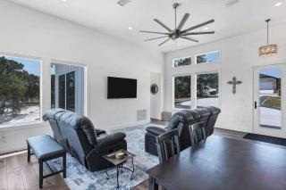 Luxury Hill Country Family Stay Hot Tub Scenic Views - 9