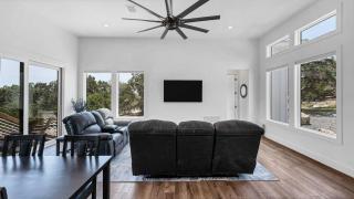 Luxury Hill Country Family Stay Hot Tub Scenic Views - 4