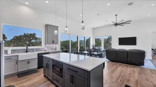 Luxury Hill Country Family Stay Hot Tub Scenic Views - 1