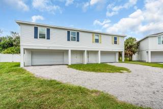 Luxe Stay Near Gulf ! Spacious, Private Family Pool & Garage - 8