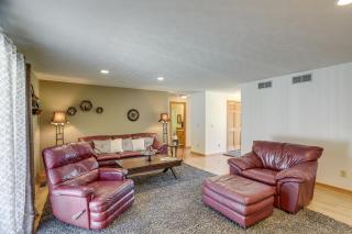 Work and Relax! Spacious Ontario Home with Pool - 9