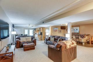 Work and Relax! Spacious Ontario Home with Pool - 7