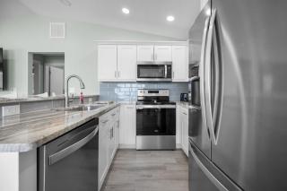 Elevated Beach Vibes – Bikes, Beach, Views - 3