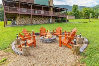 Pigeon Forge Fire Pit Hot Tub Pet & Family Friendly - 0