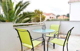 1 Bedroom Beautiful Apartment In Vrsi - 9