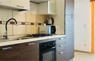 1 Bedroom Beautiful Apartment In Vrsi - 3