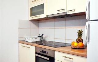 2 Bedroom Cozy Apartment In Vrsi - 8