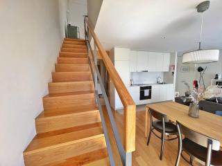 Sunny rooftop duplex with elevator near iconic bridge - 5