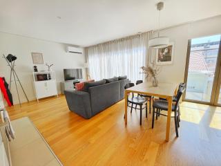 Sunny rooftop duplex with elevator near iconic bridge - 4