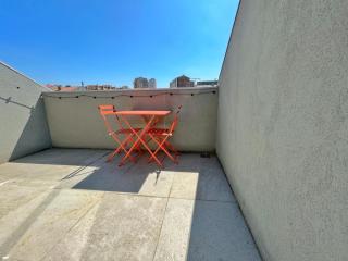 Sunny rooftop duplex with elevator near iconic bridge - 3