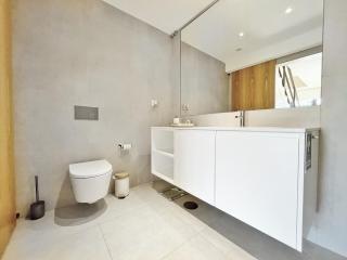 Sunny rooftop duplex with elevator near iconic bridge - 2