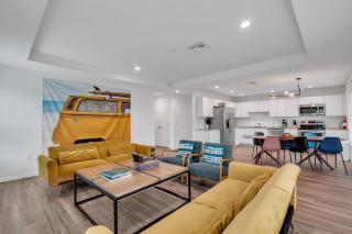 Massive Oasis, 2 Private Pools, Hot Tub Sleep16 - 4