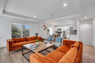 Massive Oasis, 2 Private Pools, Hot Tub Sleep16 - 2