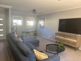 Modern townhouse, walking distance to town centre - 6