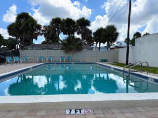 Admiralty Villas – Bayside Modern 2BR Retreat - 8