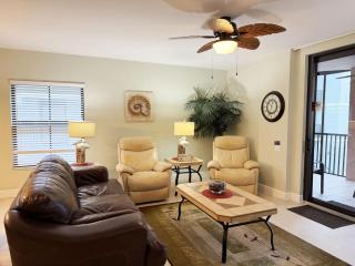 Stylish Gulf Condo - Walk to Beach, Pool & Dining - 9