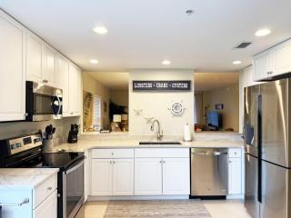 Stylish Gulf Condo - Walk to Beach, Pool & Dining - 6