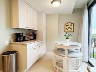 Stylish Gulf Condo - Walk to Beach, Pool & Dining - 5