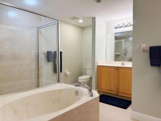 Stylish Gulf Condo - Walk to Beach, Pool & Dining - 2