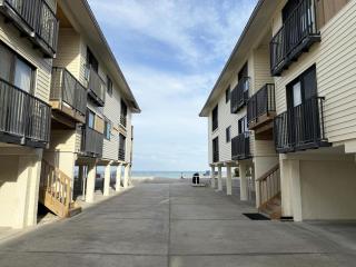 Sunburst Escape w/ Heated Pool, Dock & Beach - 8