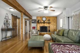 Waterfront Family Oasis Spa Firepit Outdoor Kitchen - 1