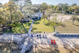 Luxury Beach Cottage With Private Beach - 1