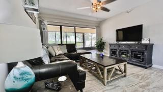 2BR Sandpiper Key - Walk to Beach & Dining - 8