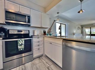 2BR Sandpiper Key - Walk to Beach & Dining - 2