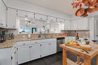 Lux Family Home Hot Tub Mini Golf Game Room & Views - 3