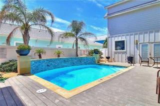 Pet Friendly Shared Pool Winter Texan Family Deals - 0