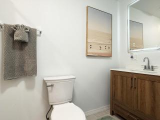 6BR Triplex – Walk to Marina & Lighthouse Grill - 4