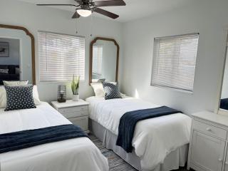 Sunsets, Seafood, and Serenity Pet - Boat Friendly - 2