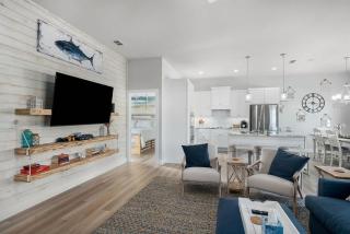 Communal Pool Deck Views Winter Family Texan Perks - 4