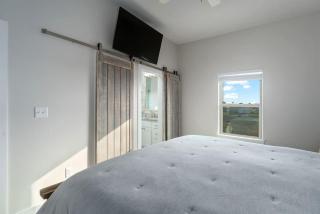 Rockport Stay w Shared Pool Deck & Boat Parking - 1