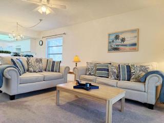 Coastal Comfort – 2BR Condo in Fiddlers Green - 4
