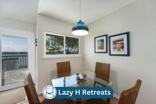 Waterfront Shared Pool Games Winter Family Deals - 8