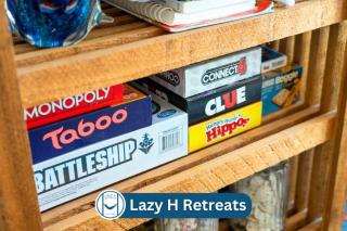 Waterfront Shared Pool Games Winter Family Deals - 7