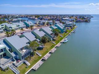 Waterfront Shared Pool Games Winter Family Deals - 6