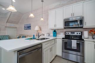 Family Sleeps 18 5 Minutes to beach Pool - 2