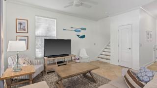 Coral By AvantStay Gorgeous Three Story Home w Two Balconies - 3