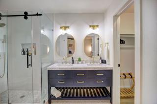 Custom Designer Home. Sleeps 9. Close to domain Q2 - Austin - 5
