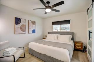 Custom Designer Home. Sleeps 9. Close to domain Q2 - Austin - 6