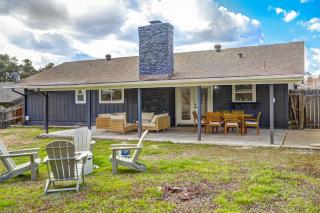 Custom Designer Home. Sleeps 9. Close to domain Q2 - 2