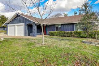 Custom Designer Home. Sleeps 9. Close to domain Q2 - 4